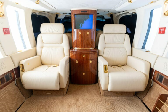 Helicoptero em Mogno Africano